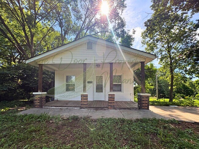 303 N Huttig Ave