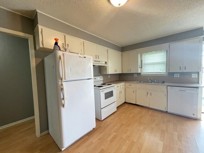 Photo - 5408 S Hutchinson Ct Unit B4