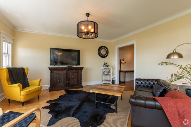 2 habitaciones, sala de estar - Windsor Court Apartments