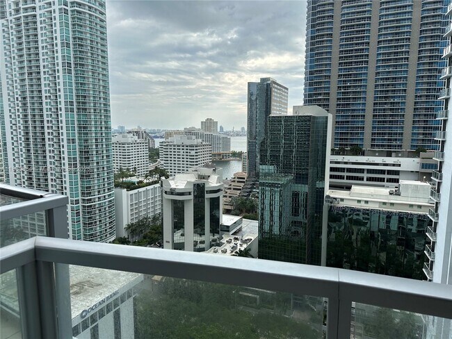 Building Photo - 1050 Brickell Ave Unit 2206 Rental