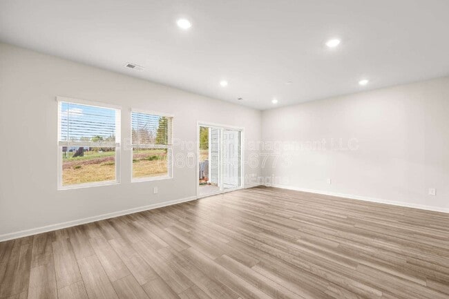 Photo - 5253 Brailey Cir