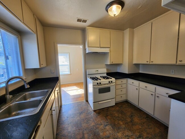 Photo - 3911 33rd St