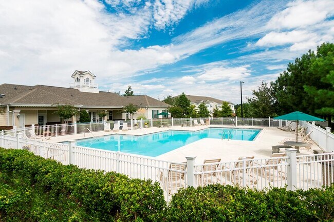 Photo - Somerset Club Apartments