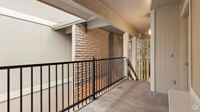 Building Photo - 1209 W Plum St Unit C5 Rental
