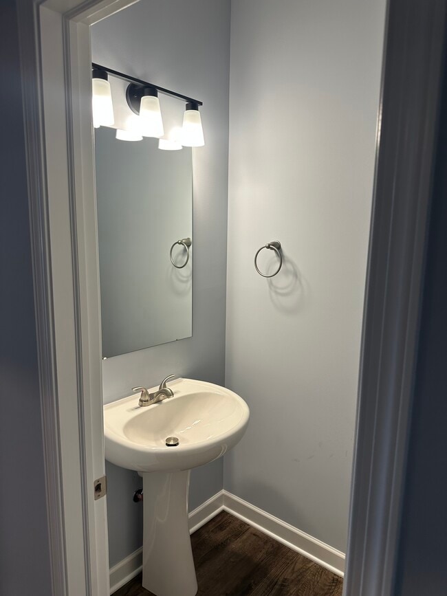 Photo - 4061 Main St