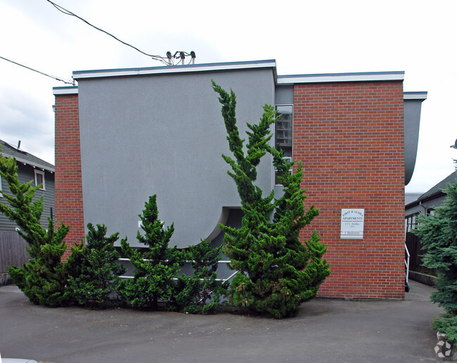 Building Photo - 1st & Aloha Apartments