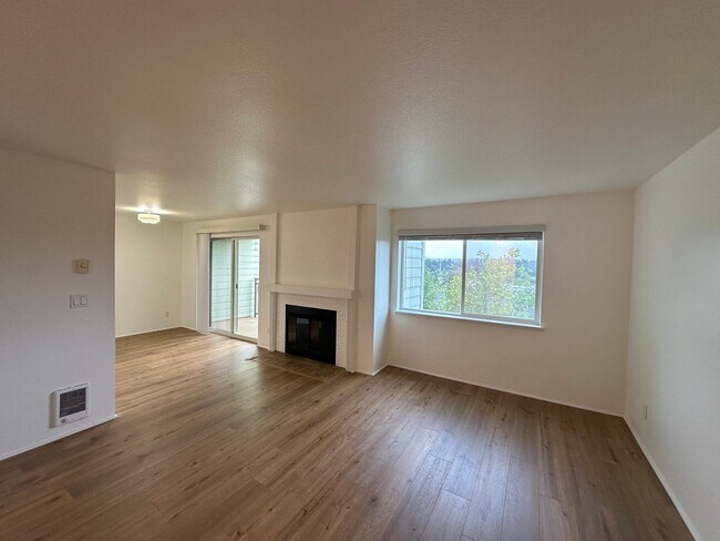 Photo - Sterling Heights Condo - Bellevue Unit E15