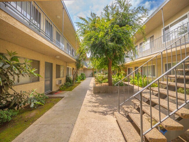 Photo - 7253-7257 Variel Ave