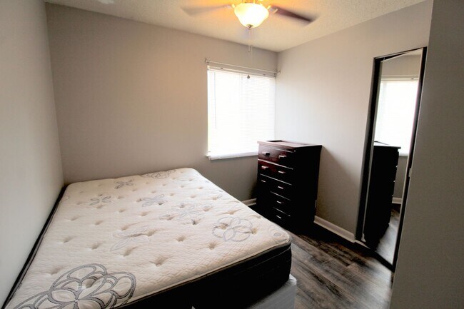 Photo - 1380K Hunters Road
