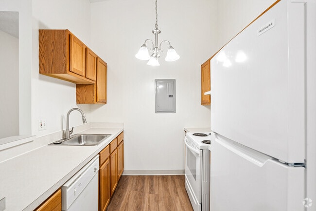 2BR, 2BA - 1,078SF - Kitchen