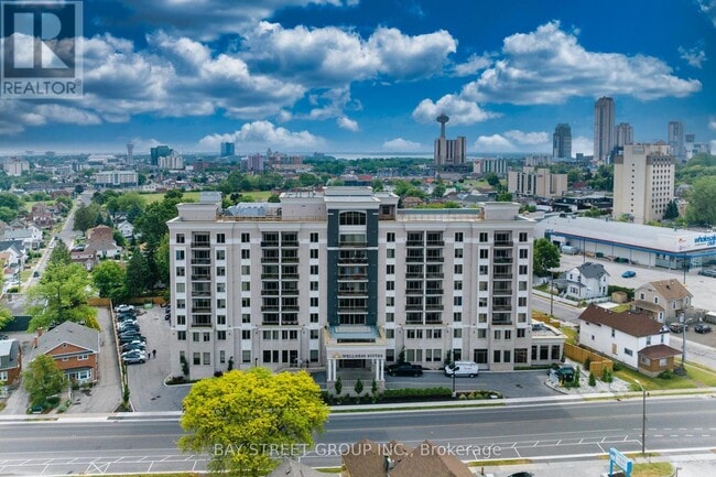 Photo - 5698 Main St Unité 814