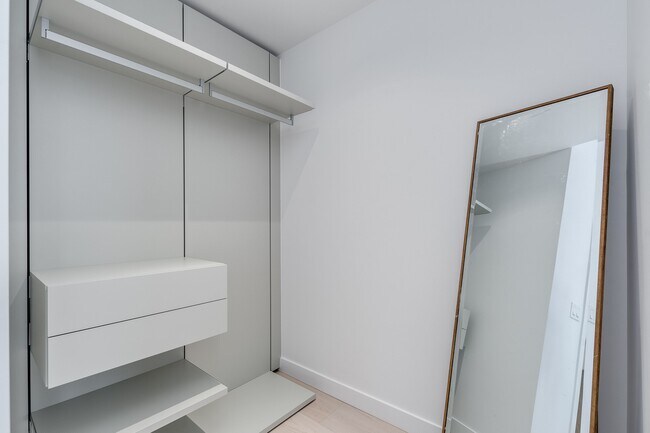 Photo - 1289 Hornby St