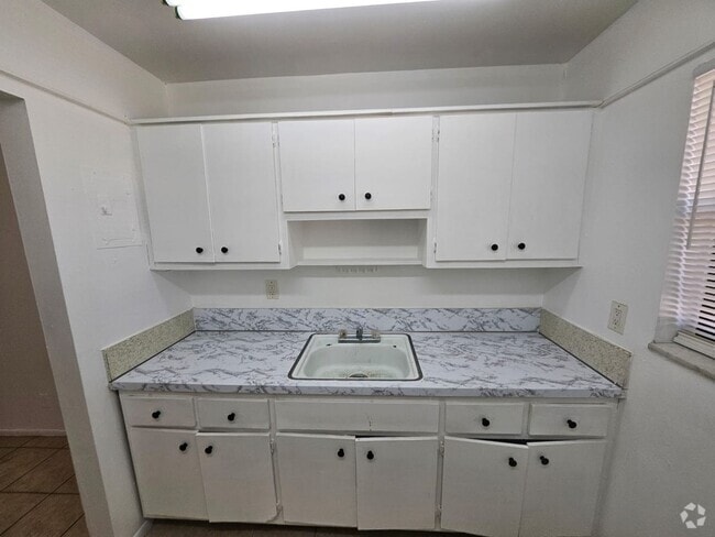 Building Photo - One bedroom one bath Rental
