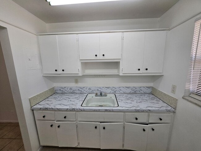 Building Photo - One bedroom one bath Rental