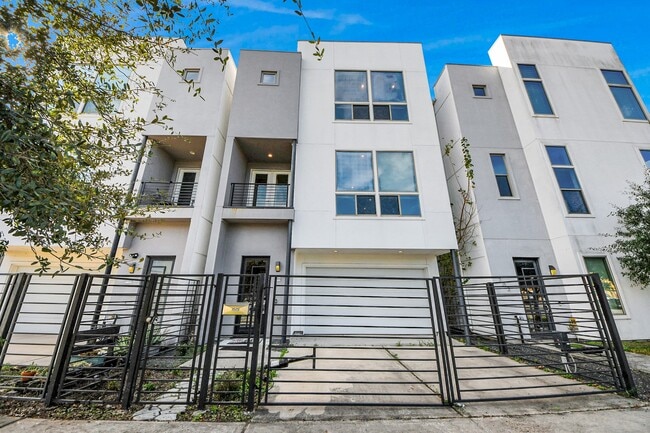 Building Photo - 3204 Sherman St