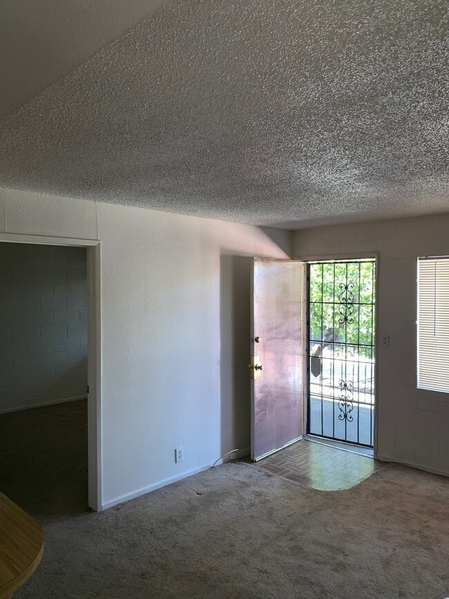 Affordable 1 Bedroom Condo In Central Las ... - Affordable 1 Bedroom Condo In Central Las ... Unit 16