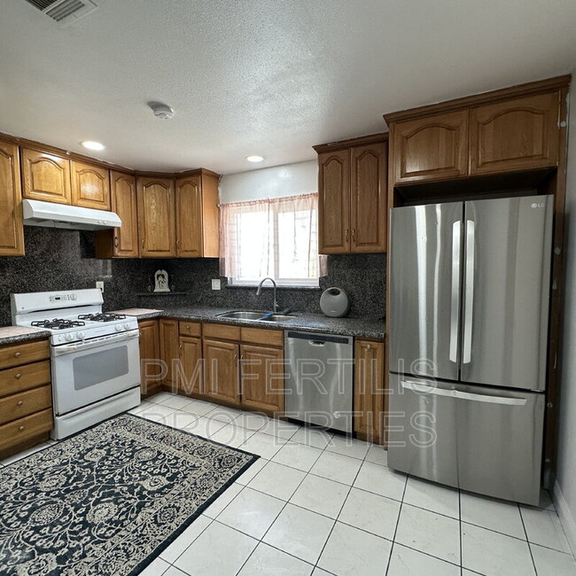 13341 Benton St