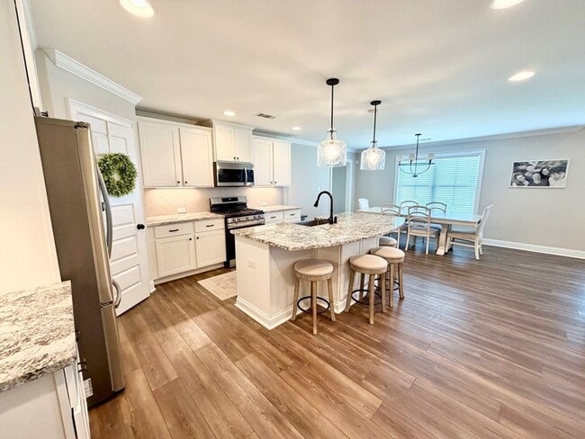 Photo - 111 Ananias St