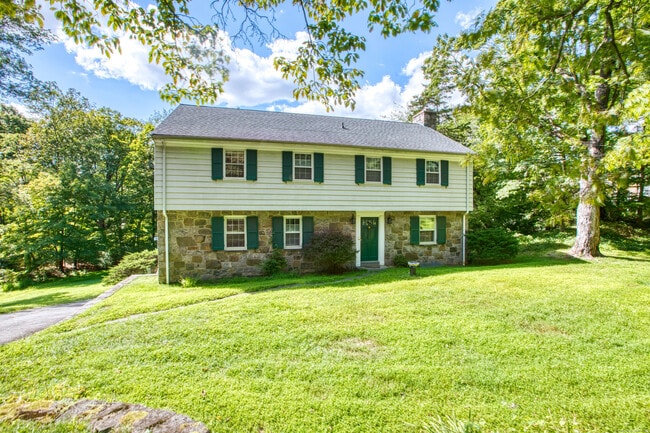 Photo - 226 Stanwich Rd