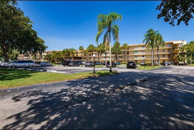 Photo - 9355 SW 8th St Unit 409