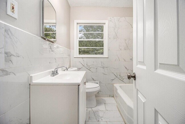 Photo - 2550 Graywall St