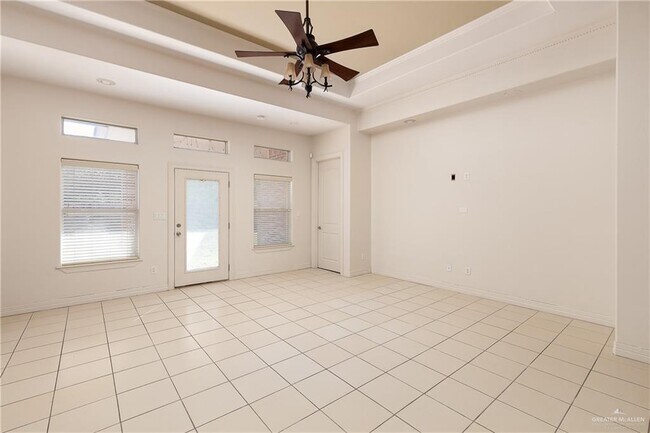 Photo - 10 Hackberry Ave
