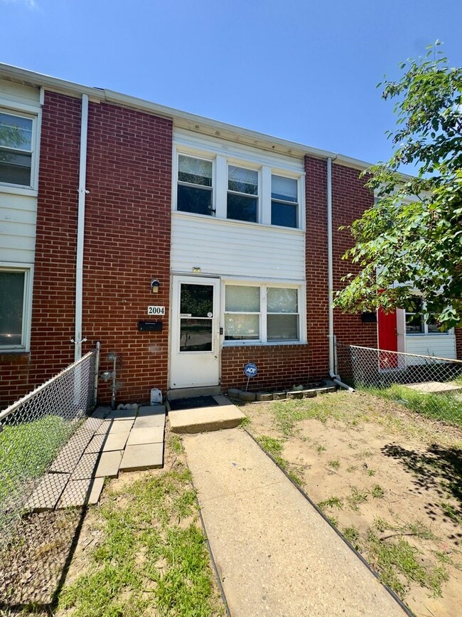 Building Photo - Charming 3 Bedroom/1 Bathroom Townhome in Dundalk, MD!