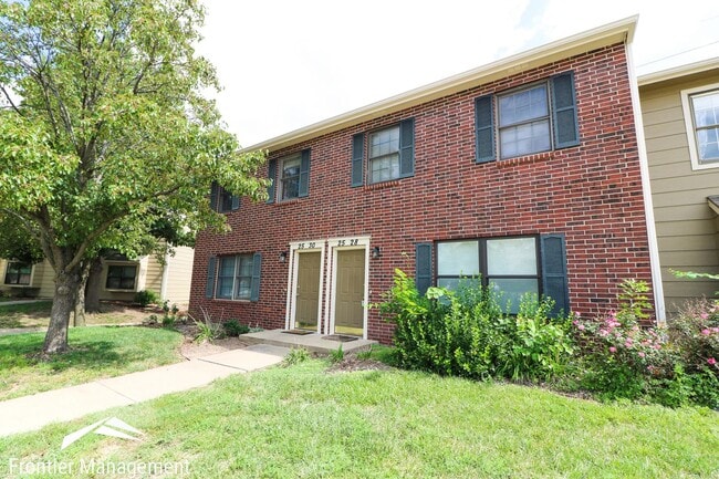 Building Photo - Spacious Brick Condo in a Great Location!