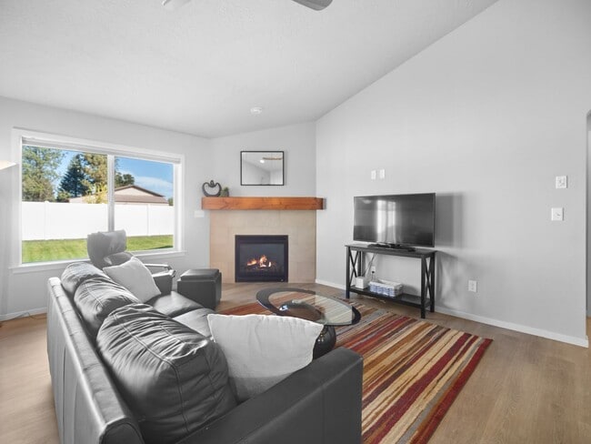 Photo - 3 bedroom/2 bathroom home in Spokane Valley (Furnished)