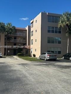 Building Photo - 9450 Live Oak Pl Unit 305