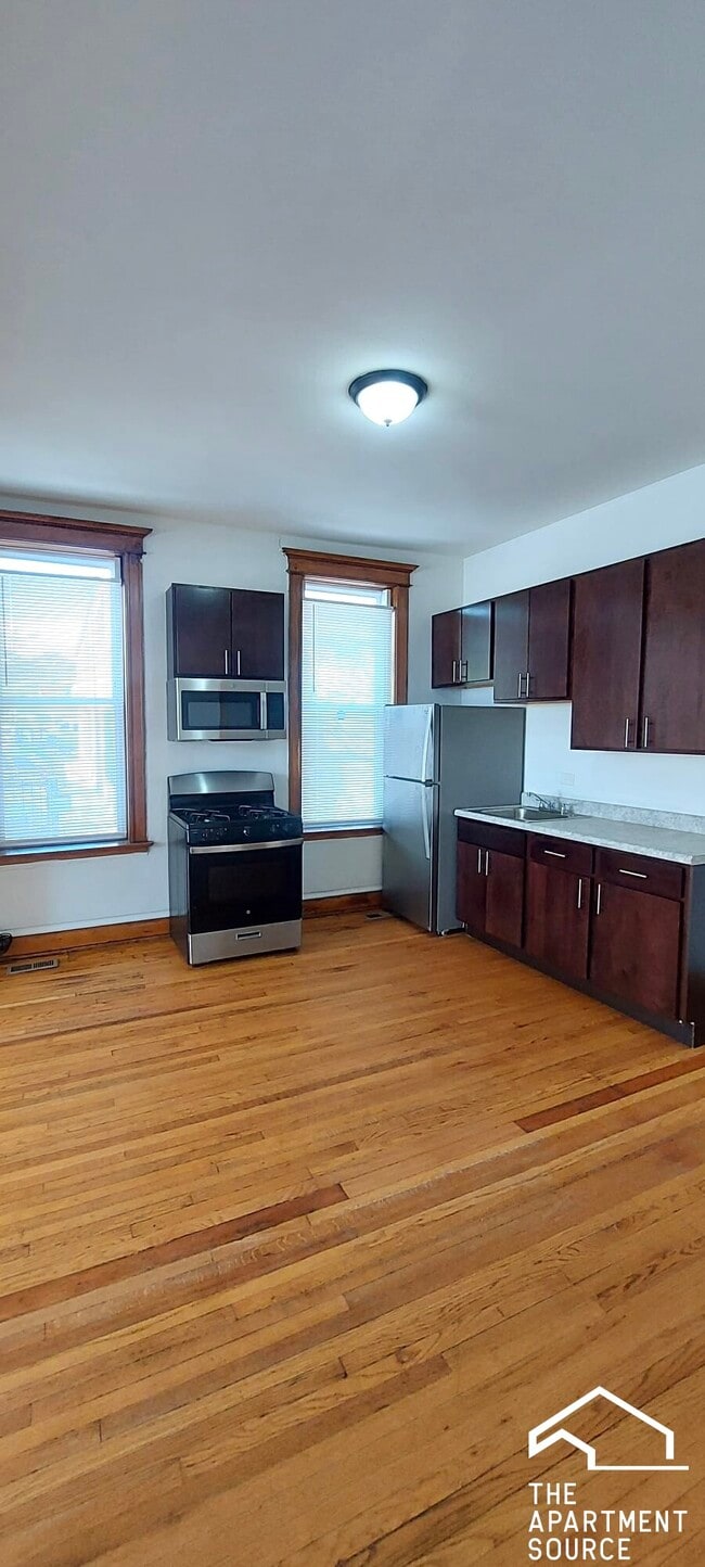 Photo - 2215 S Albany Ave Unidad 1F