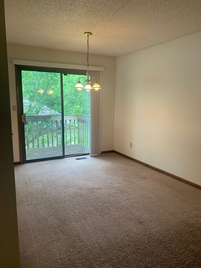 2 Bedroom Duplex for Lease Townhome Townhome Rental in Blue Springs