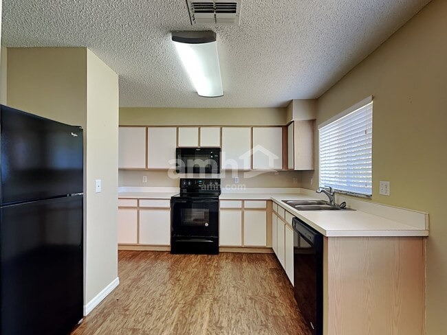 Photo - 422 Abigail Rd