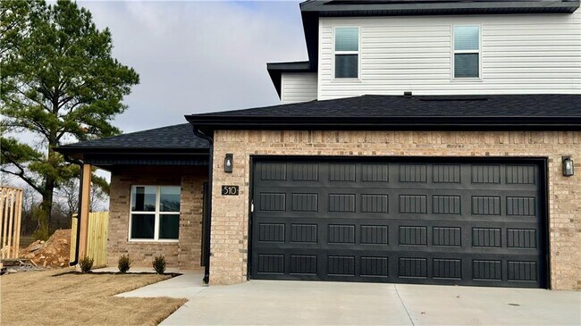 Photo - 510 Cosmos St