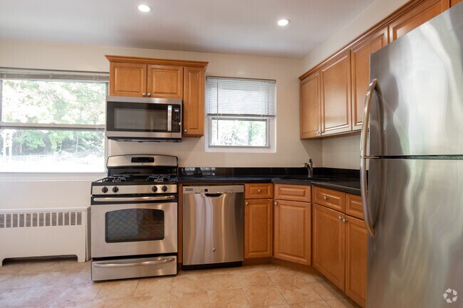 3BR, 2 BA - 1,160SF
