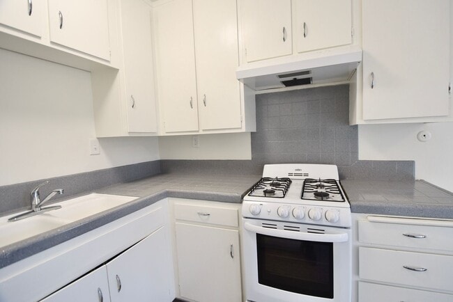 Photo - 10843 Kling St Unit 05