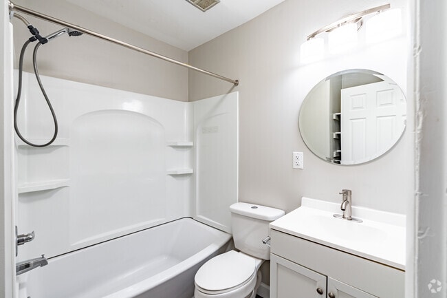 2BR, 1BA - Bathroom