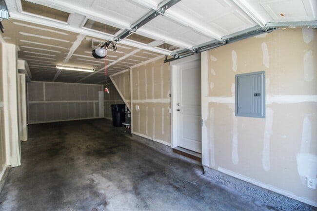 Photo - 2bed/2bath Lake Boren Townhome with greenbelt and lake views! Prime Newcastle Location. Unit D107