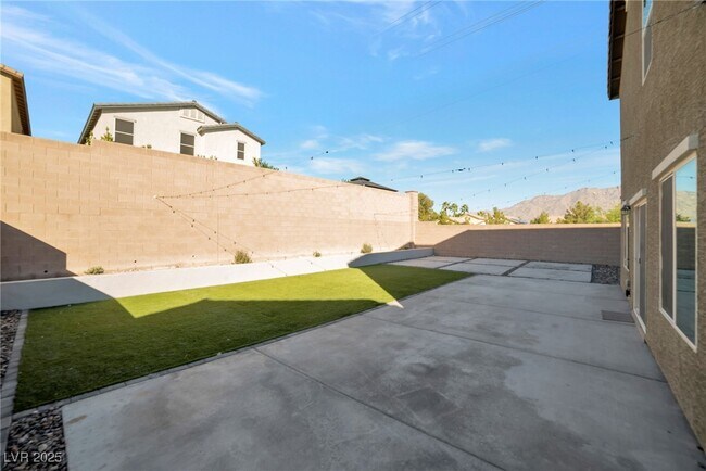 Photo - 7957 Rachelis St