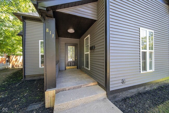 Photo - 817 W 5th St