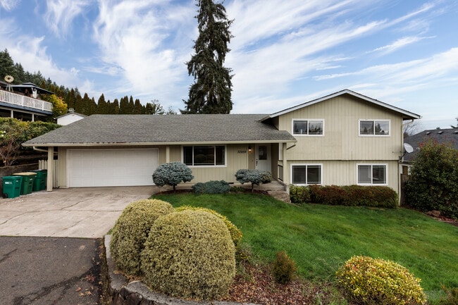 Building Photo - 32859 NW Overlook St