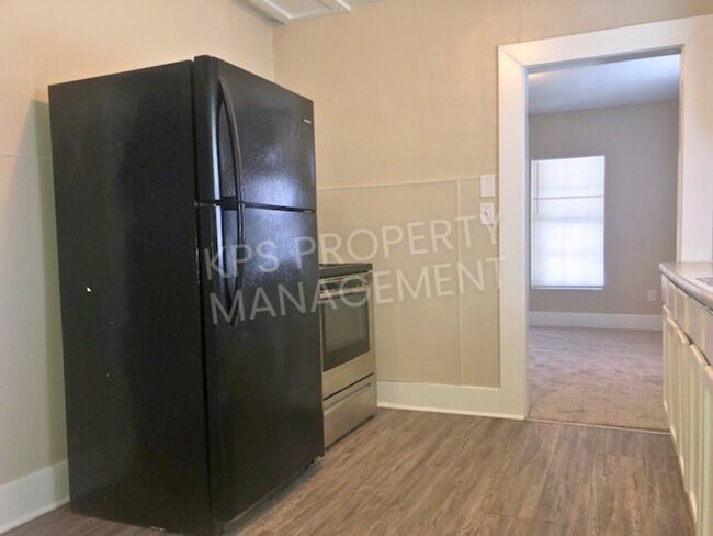 Photo - 641 S Ellis St