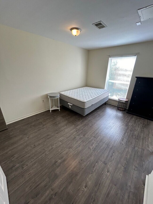 1336 Hunters Rd