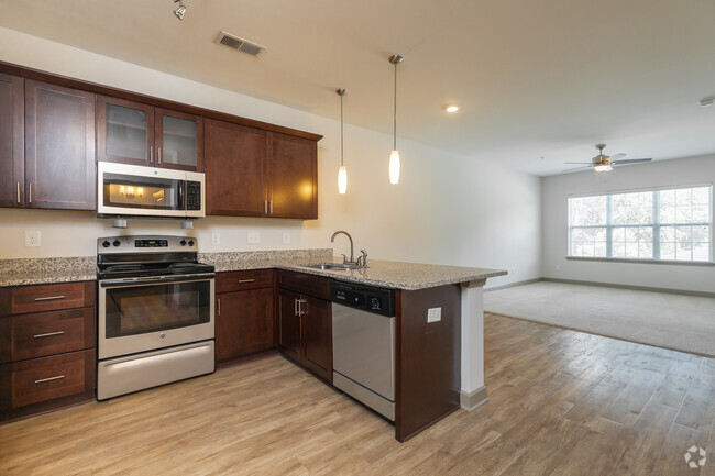 1HAB, 1BA - 900SF Cocina - The Grove at Kernersville Apartamentos