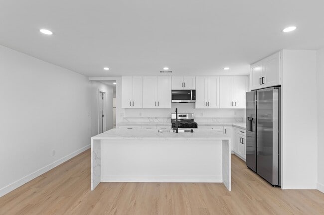 Photo - 4 bed main house!