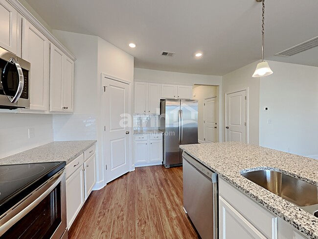 Photo - 2537 Highwood Blvd