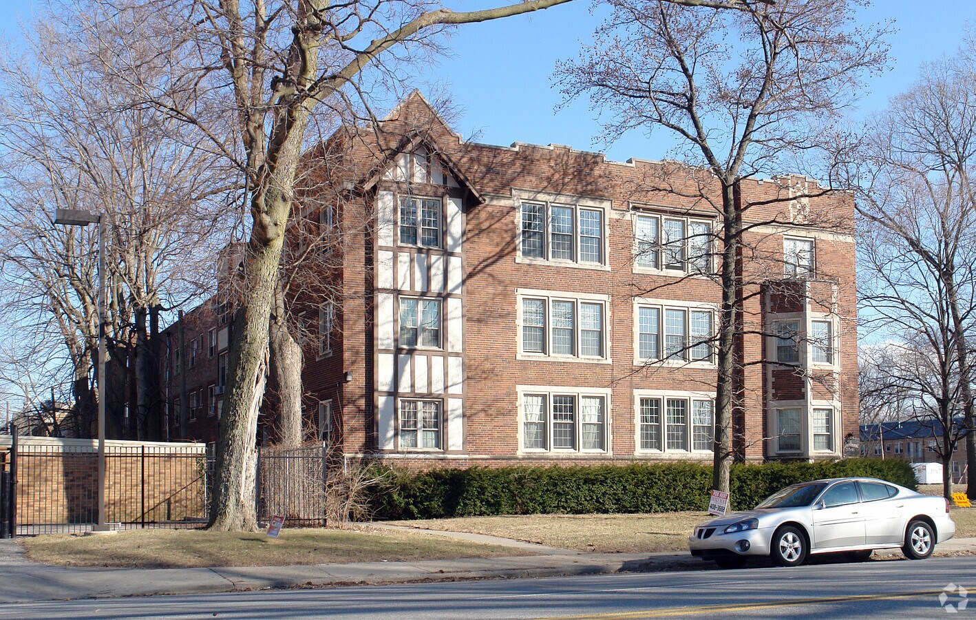Llanhurst - Llanhurst Apartments