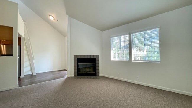 Photo - 2 Bedroom + Loft Condo in Parkwood Village Unit H