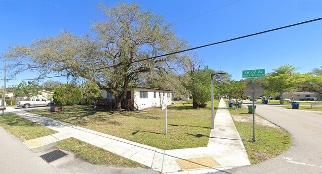 Building Photo - 6151 SW 35th St Unit 2 Rental