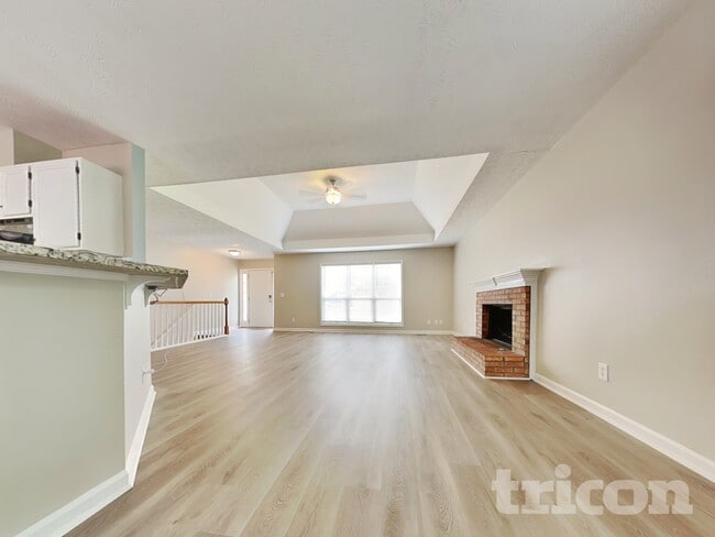 2114 Lindley Ln